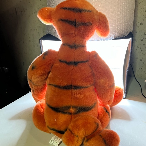 Disney Store Vintage Tigger Plush Toy 20 Inch - Picture 2 of 2